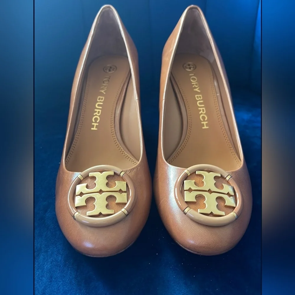Tory Burch Designer Tan Wedge Heel pumps size 9_2